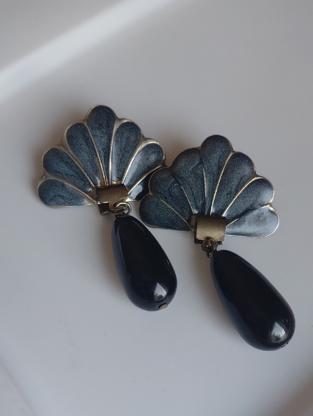 Vintage 80s Style Black Teardrop Fan  Earrings